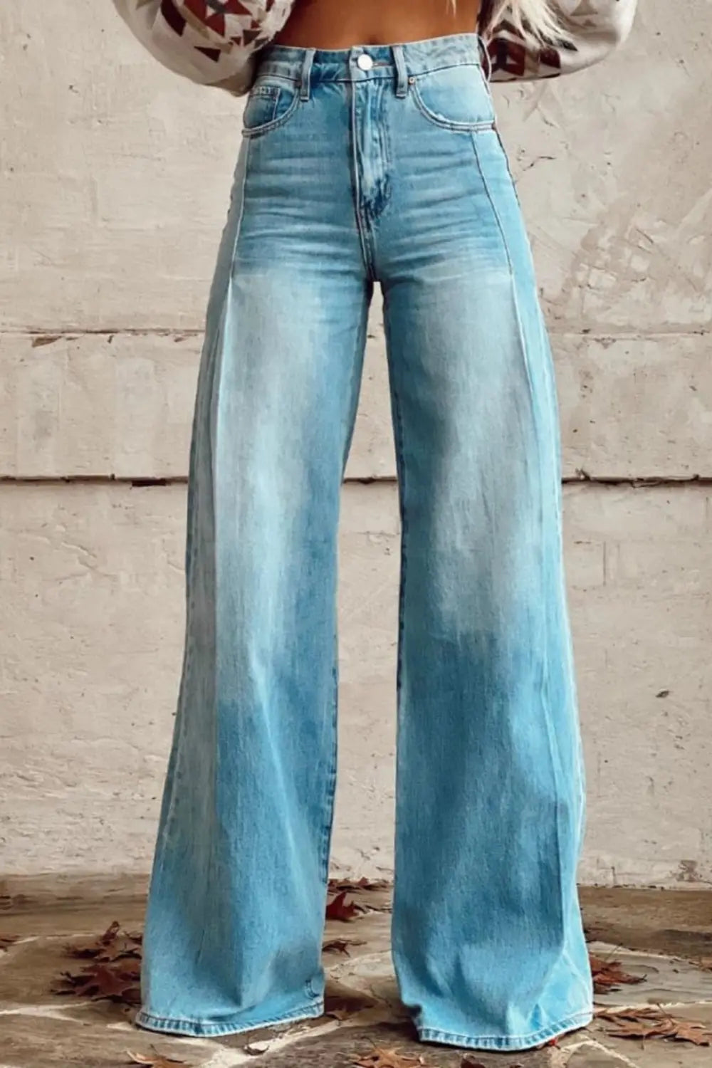 Freya | Classic High - Waist Light Wash Flared pants - Benjamin New York