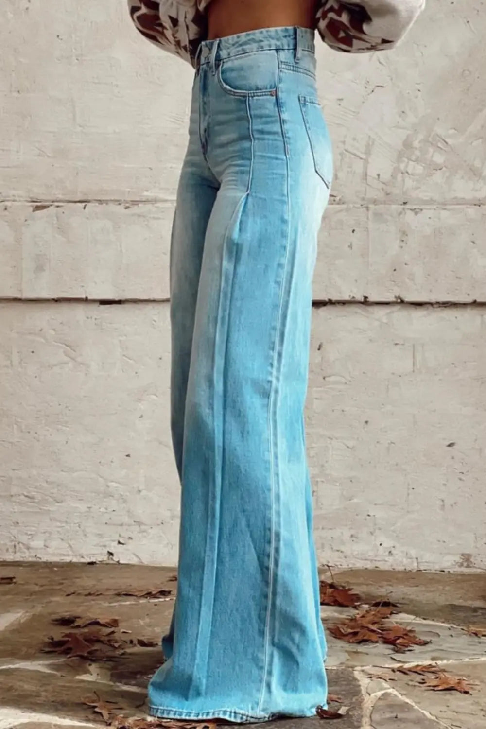Freya | Classic High - Waist Light Wash Flared pants - Benjamin New York